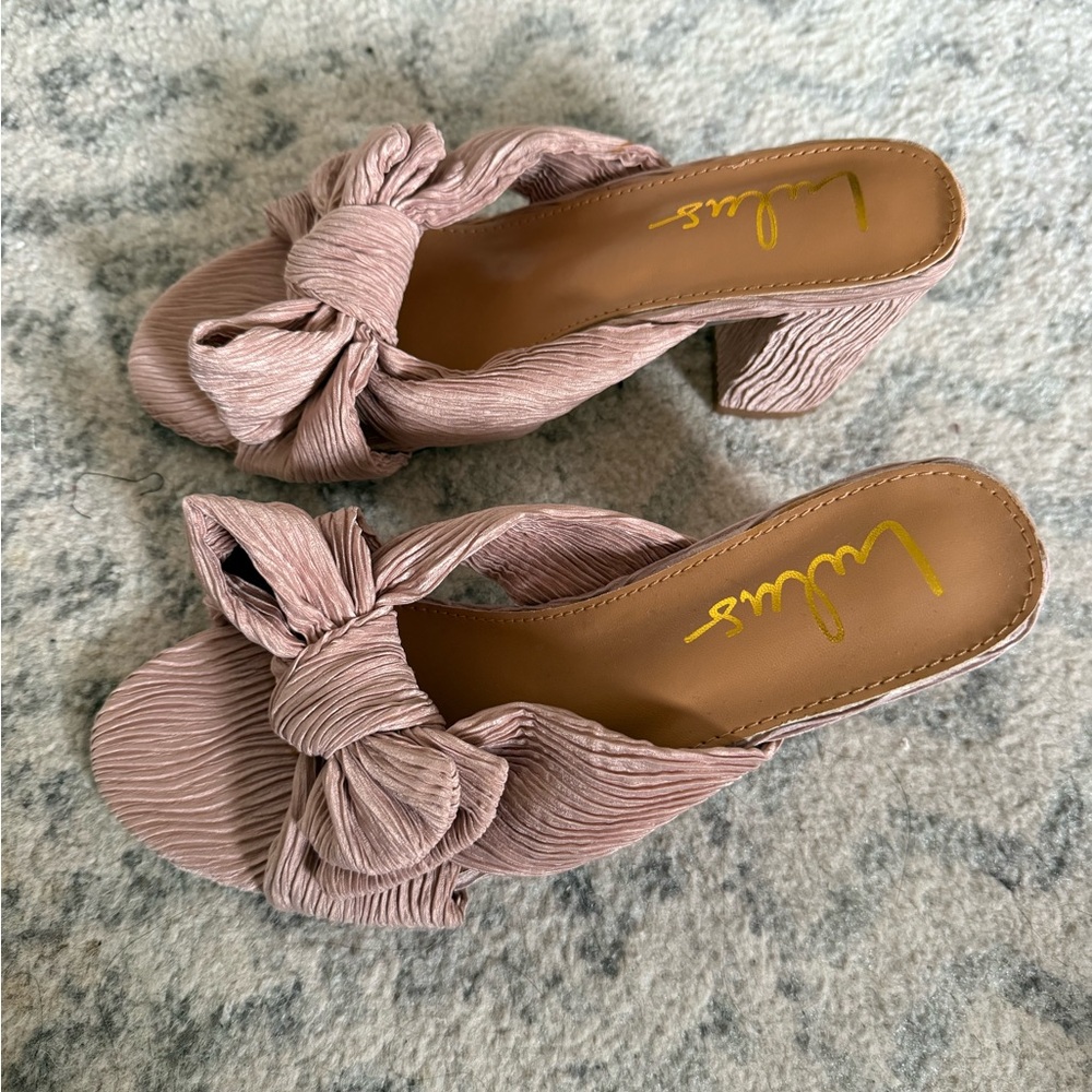 Lulu's Mauve Textured Bow Heels